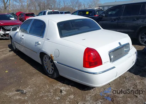 2007 Lincoln Town Car Signature из США, поврежденный, VIN 1LNHM81V77Y604216